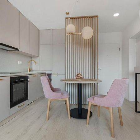 Lam Rose - Ac - Terrace Apartment บราติสลาวา ภายนอก รูปภาพ